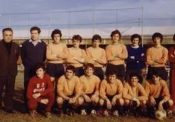 La squadra Juniores del Busca nel 1968 con, a sinistra, lo storico 
